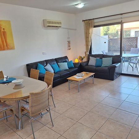 Pool Side 2 Bedroom Queens Gardens Complex Пафос Екстериор снимка