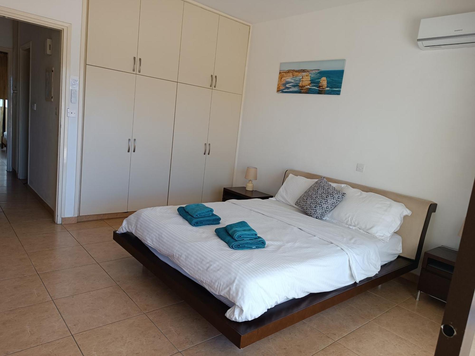 Pool Side 2 Bedroom Queens Gardens Complex Пафос Екстериор снимка