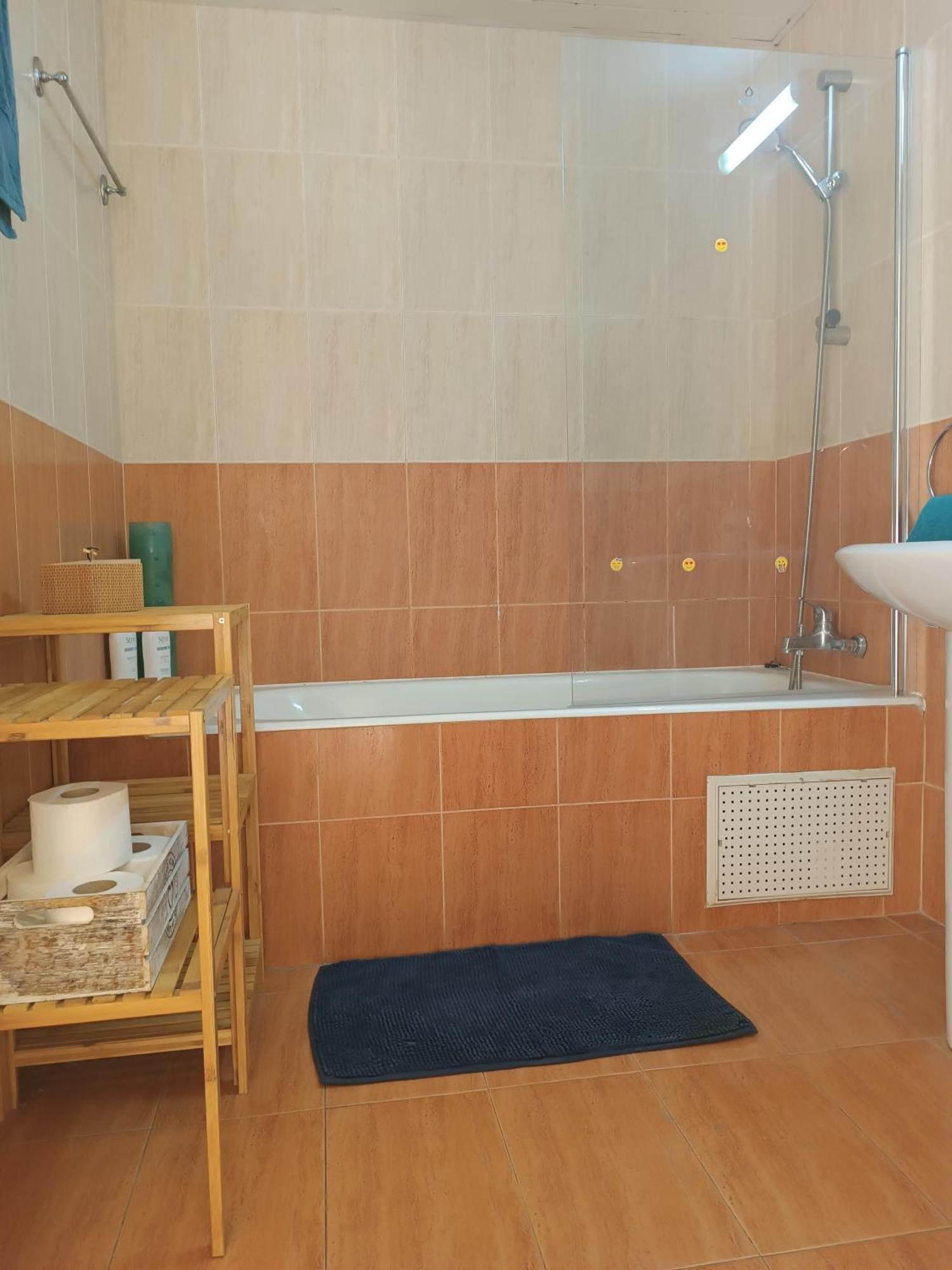 Pool Side 2 Bedroom Queens Gardens Complex Пафос Екстериор снимка