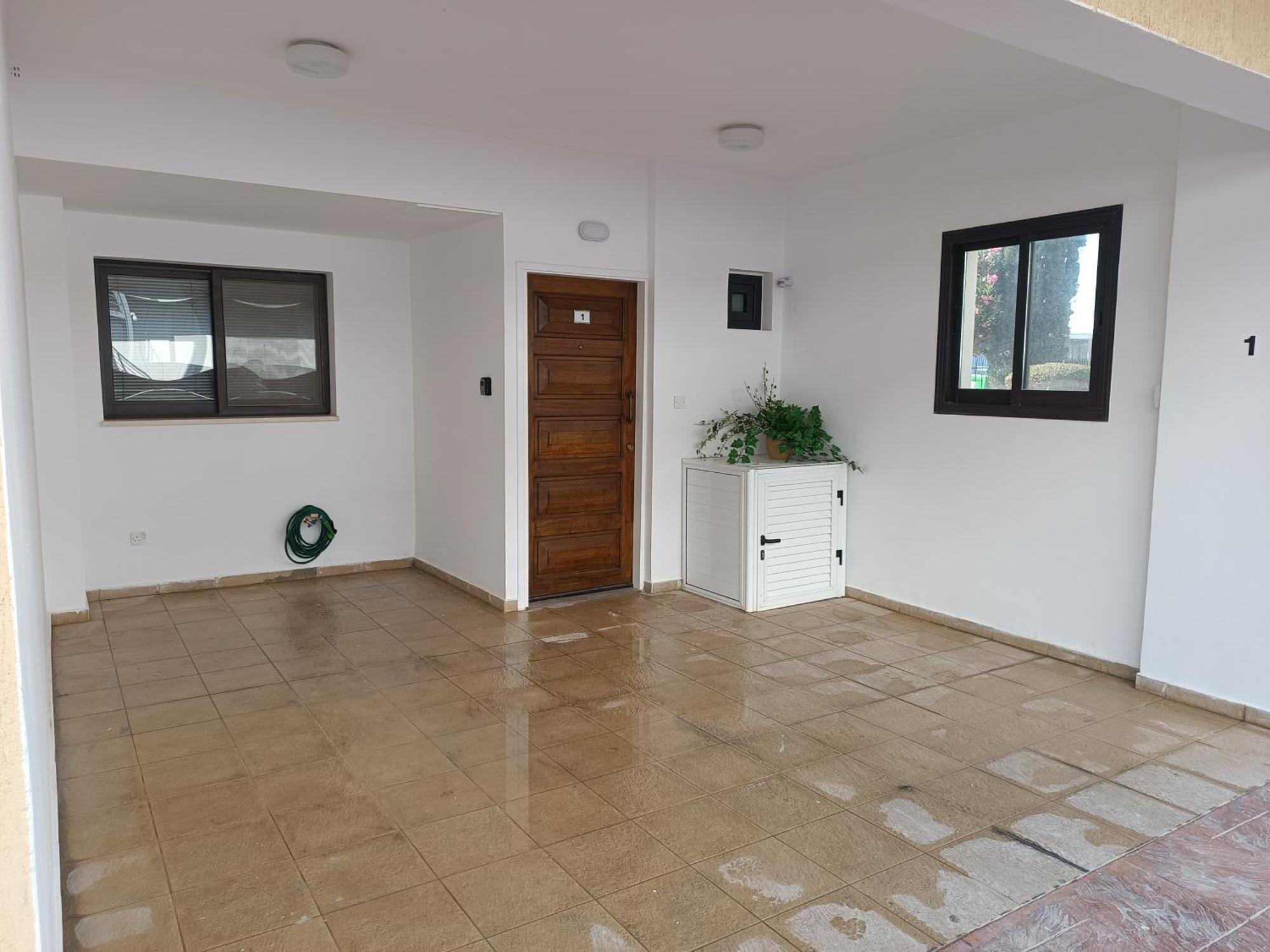 Pool Side 2 Bedroom Queens Gardens Complex Пафос Екстериор снимка