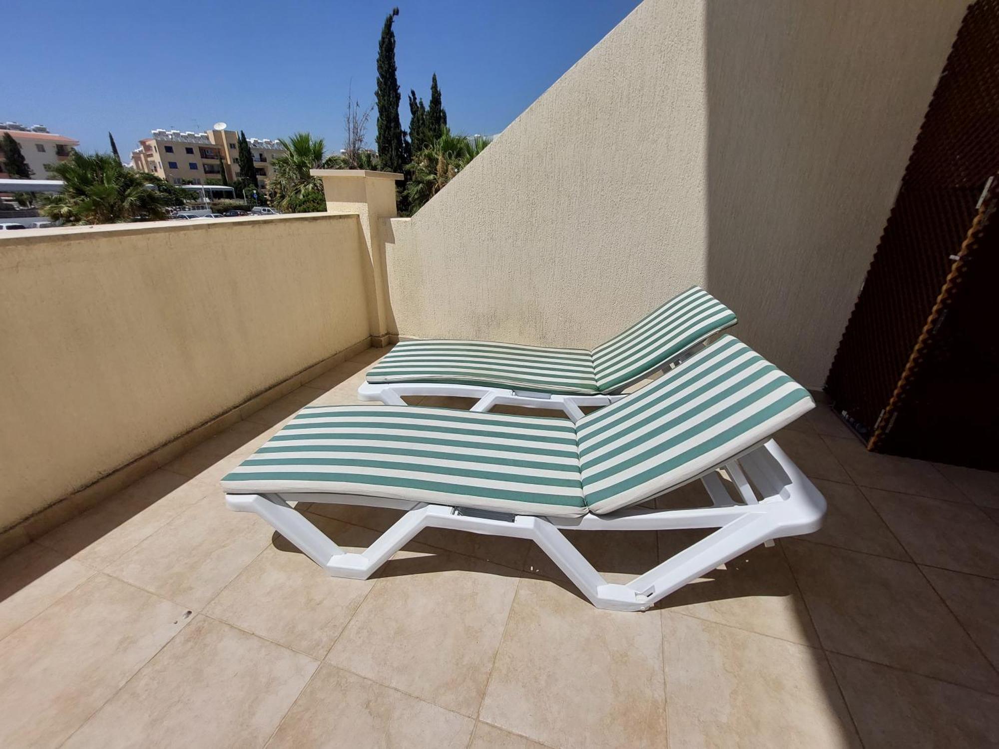 Pool Side 2 Bedroom Queens Gardens Complex Пафос Екстериор снимка