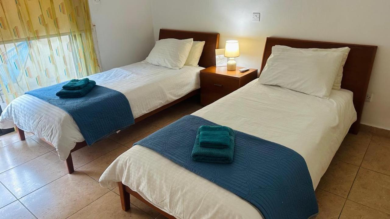 Pool Side 2 Bedroom Queens Gardens Complex Пафос Екстериор снимка